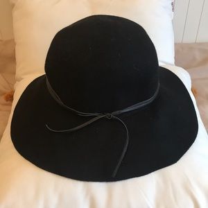 H&M black felted wool hat